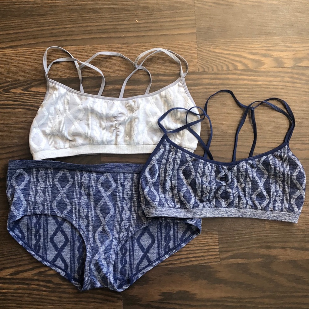 VICTORIAS SECRET BRALETTE + PANTY SET